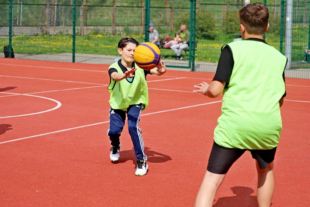 koszykowka-3x3-na-boisku-sp-13-105318