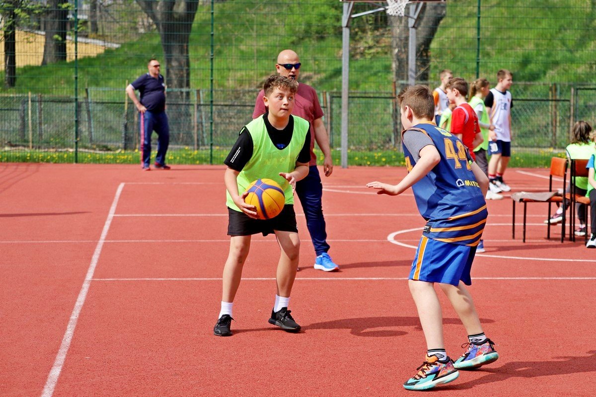koszykowka-3x3-na-boisku-sp-13-105318