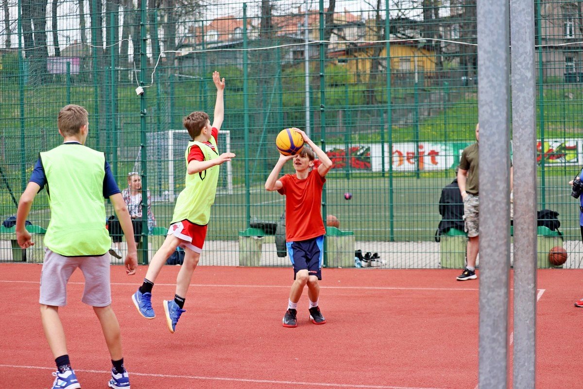 koszykowka-3x3-na-boisku-sp-13-105318