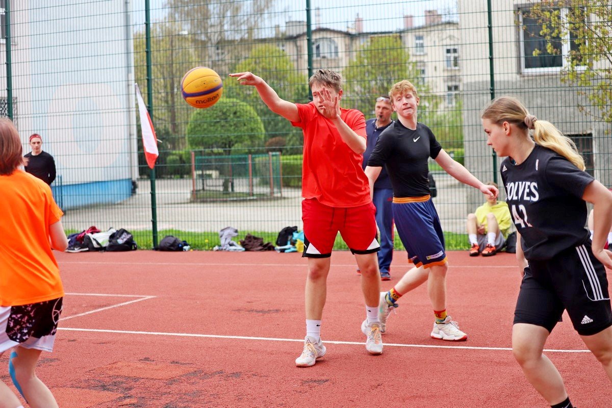 koszykowka-3x3-na-boisku-sp-13-105318