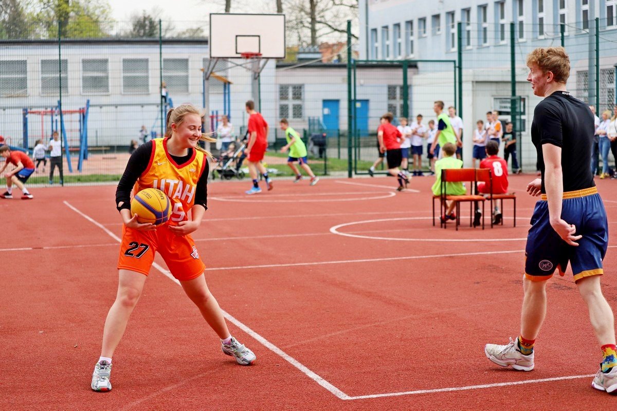 koszykowka-3x3-na-boisku-sp-13-105318