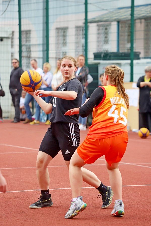 koszykowka-3x3-na-boisku-sp-13-105318