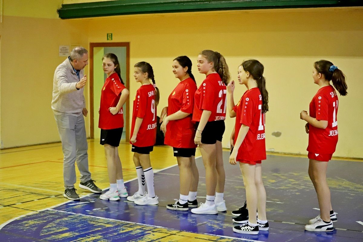siatkarskie-trojki-dla-dziewczat-z-sp-6-105423