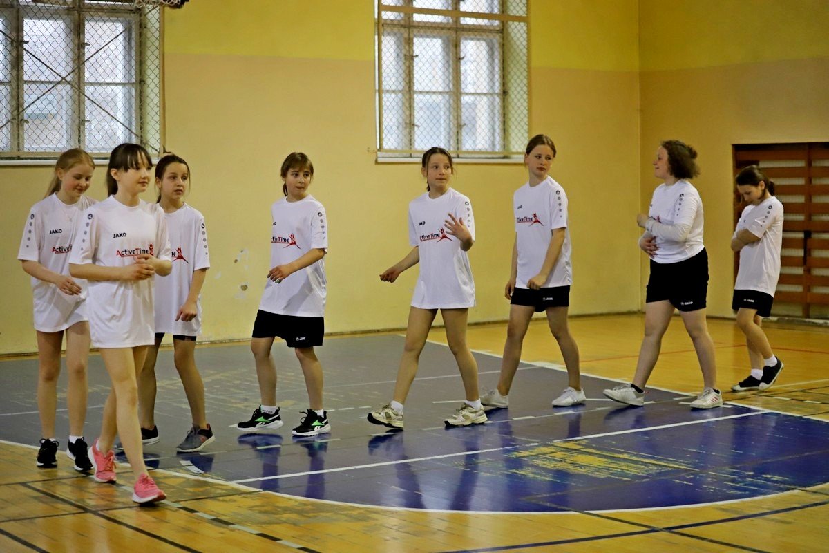siatkarskie-trojki-dla-dziewczat-z-sp-6-105423