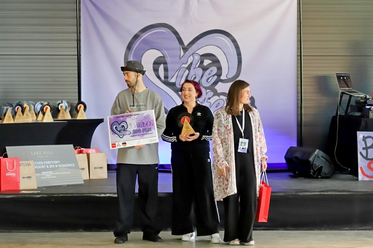 taneczne-pojedynki-w-uroczym-miejscu-105945