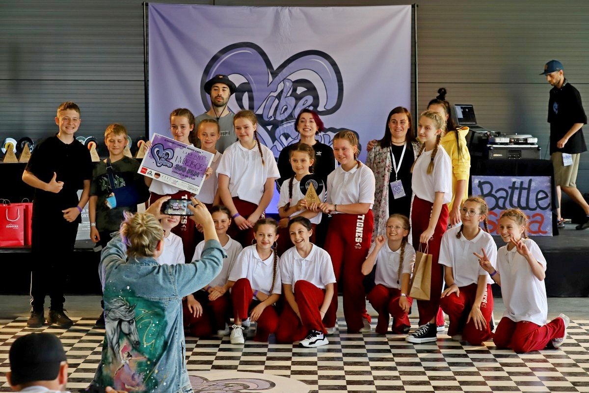 taneczne-pojedynki-w-uroczym-miejscu-105945