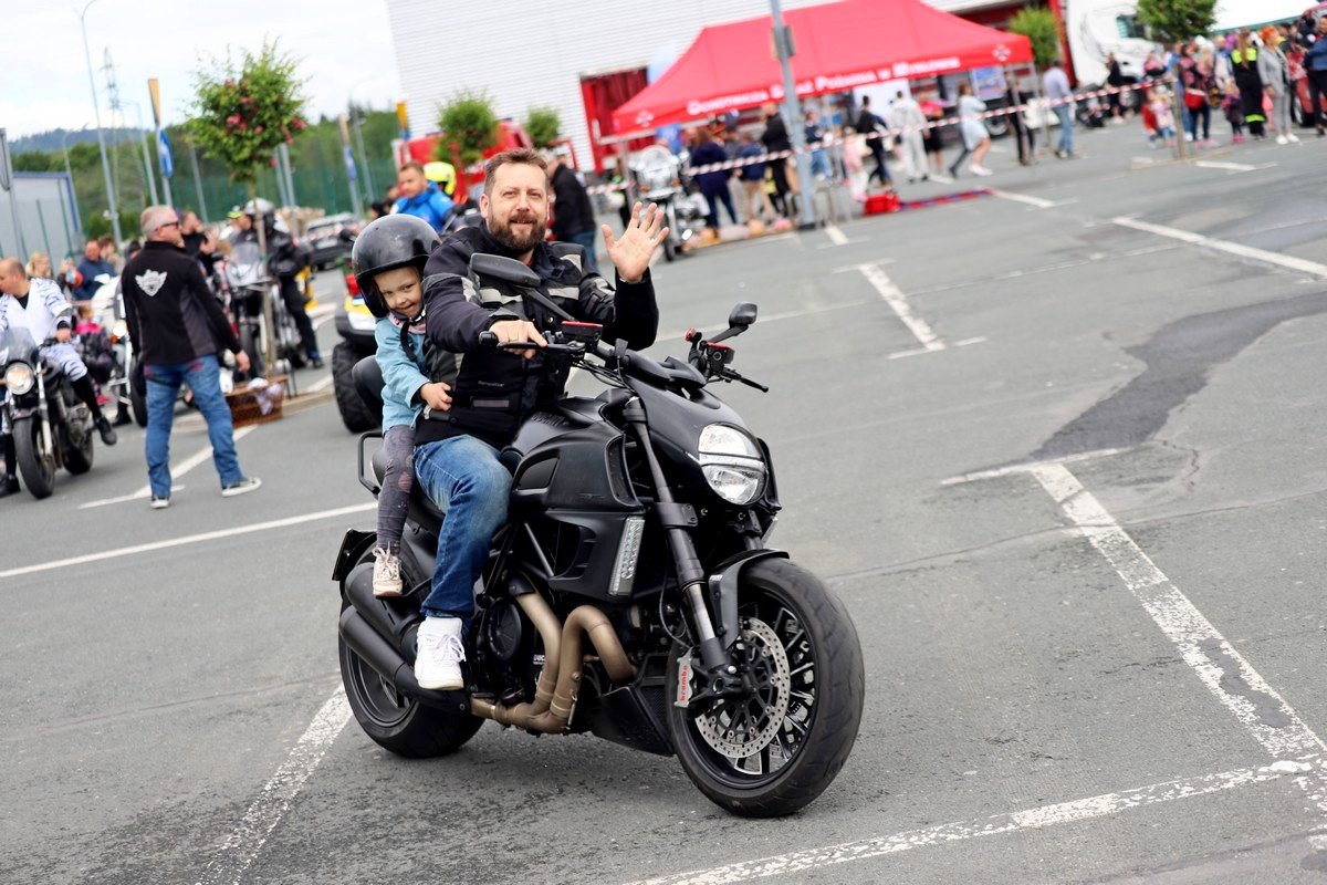 dzien-dziecka-z-motocyklistami-106030