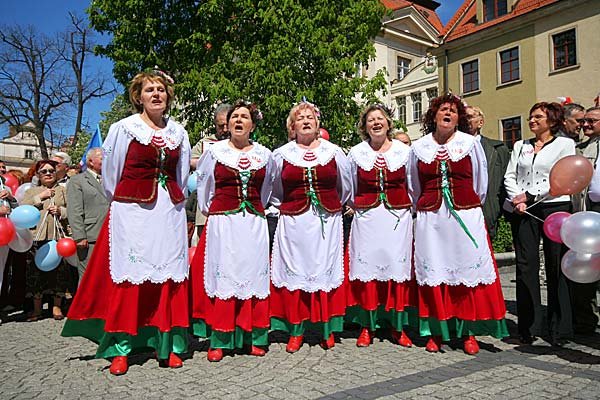 Oby obchody 900. rocznicy założenia Jeleniej Góry nie miały oprawy wiejskiej zabawy w centrum byłego wojewódzkiego miasta.