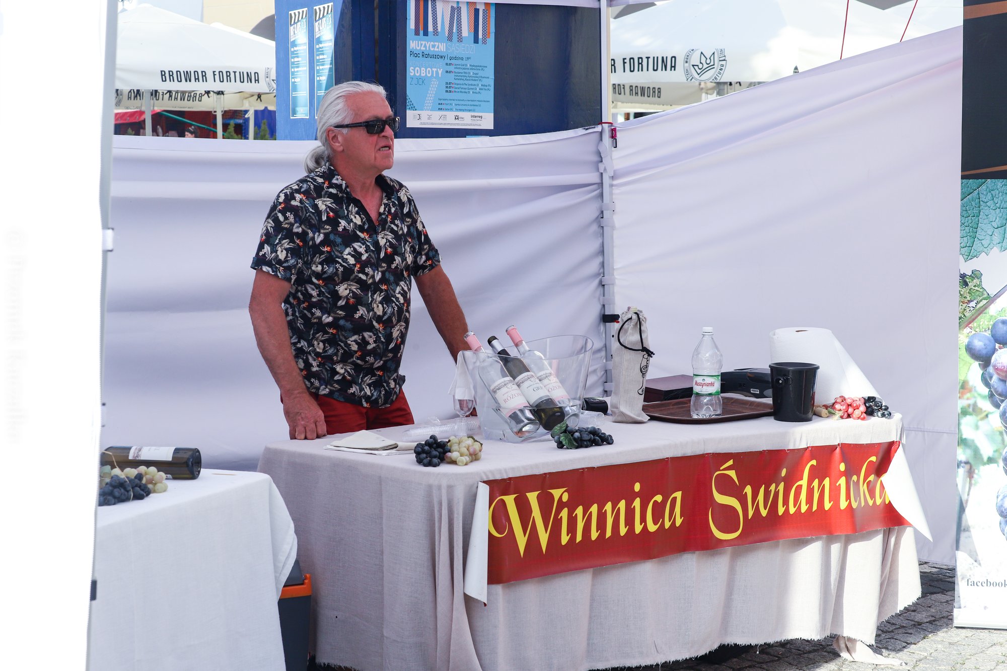 o-winie-z-muzyka-w-tle-106447