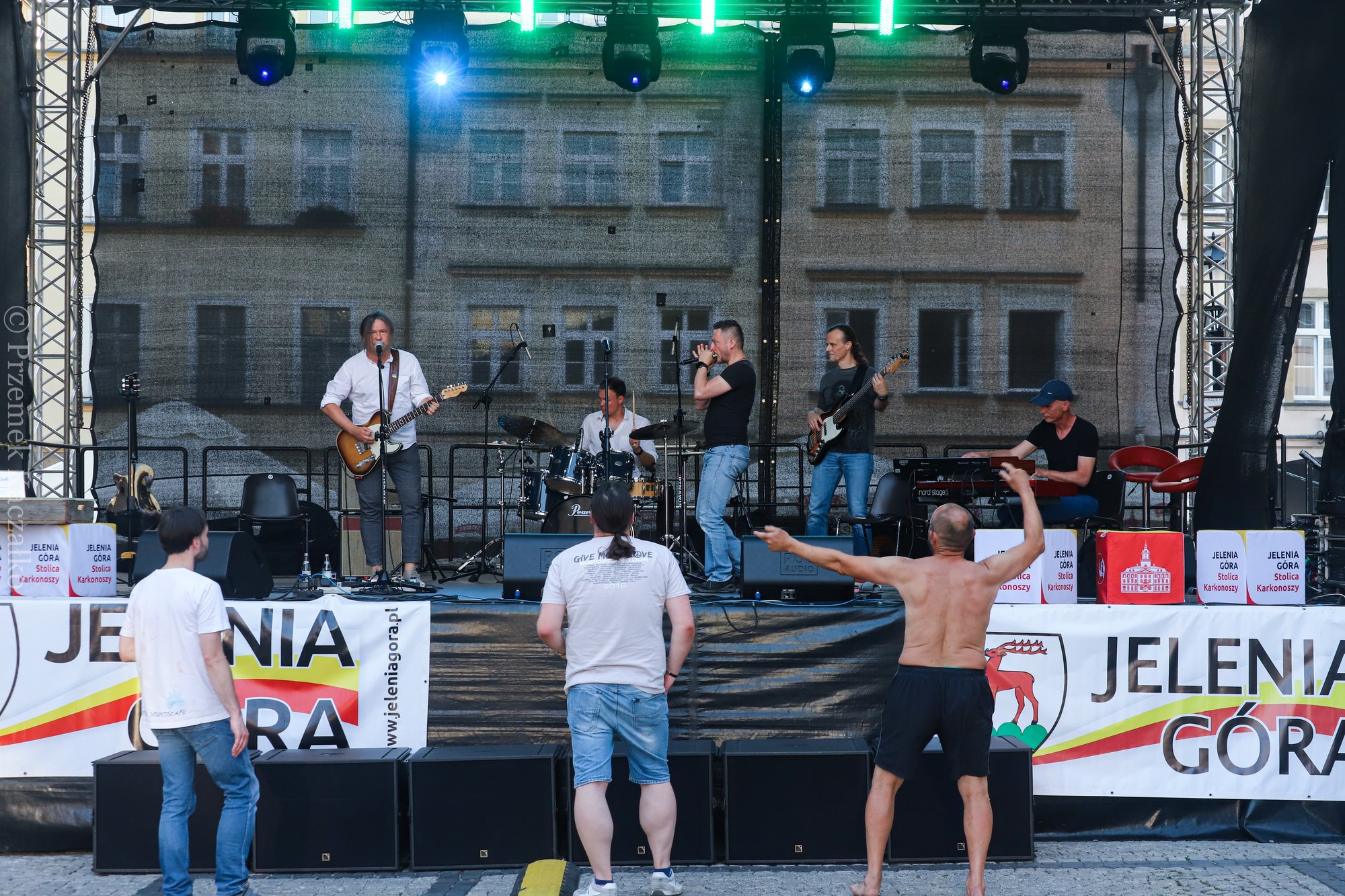 o-winie-z-muzyka-w-tle-106447