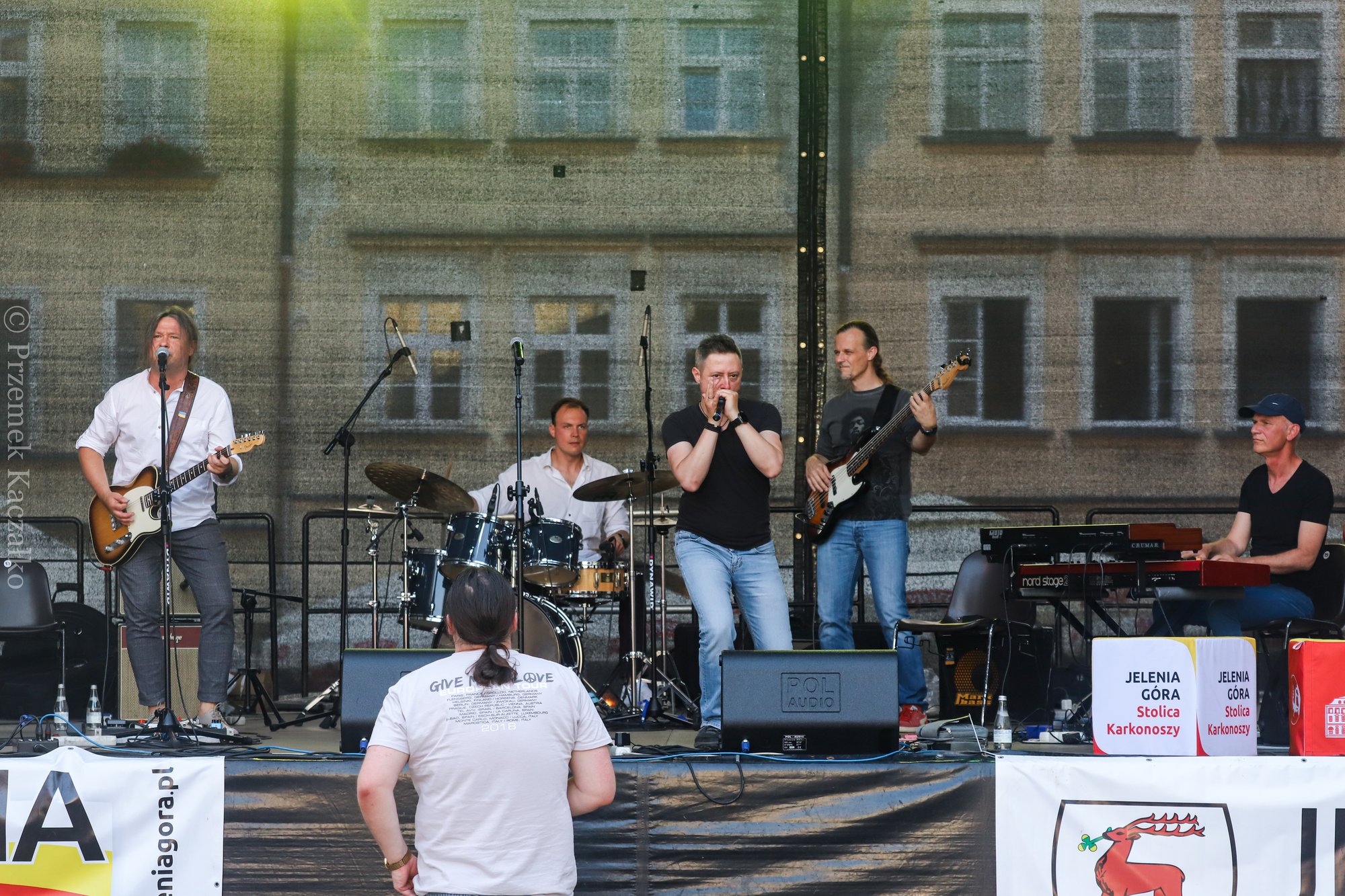 o-winie-z-muzyka-w-tle-106447