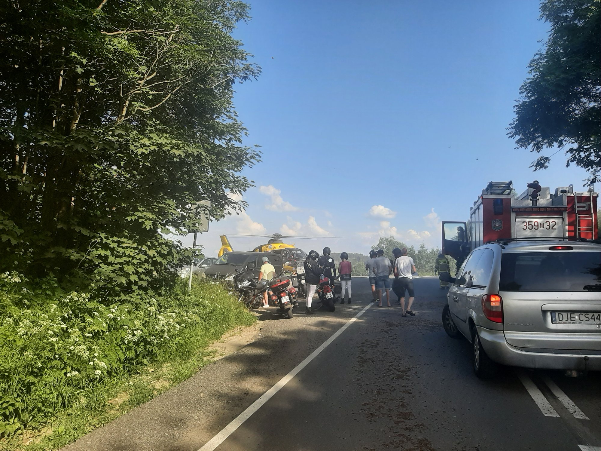 wypadek-autokaru-z-pasazerami-na-przeeczy-kowarskiej-106666