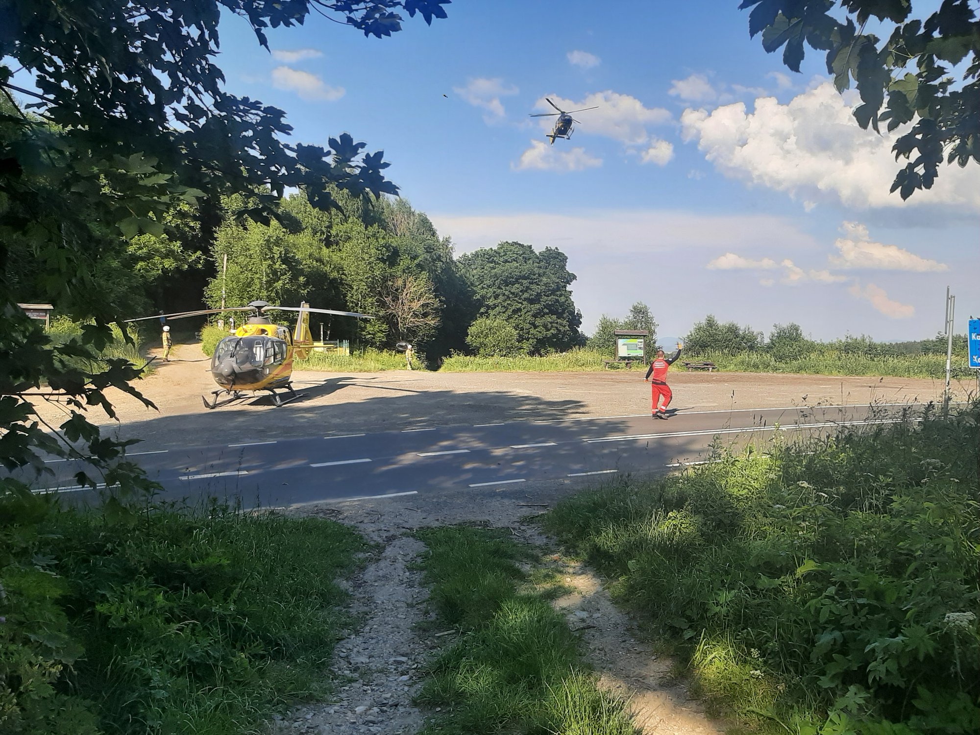 wypadek-autokaru-z-pasazerami-na-przeeczy-kowarskiej-106666