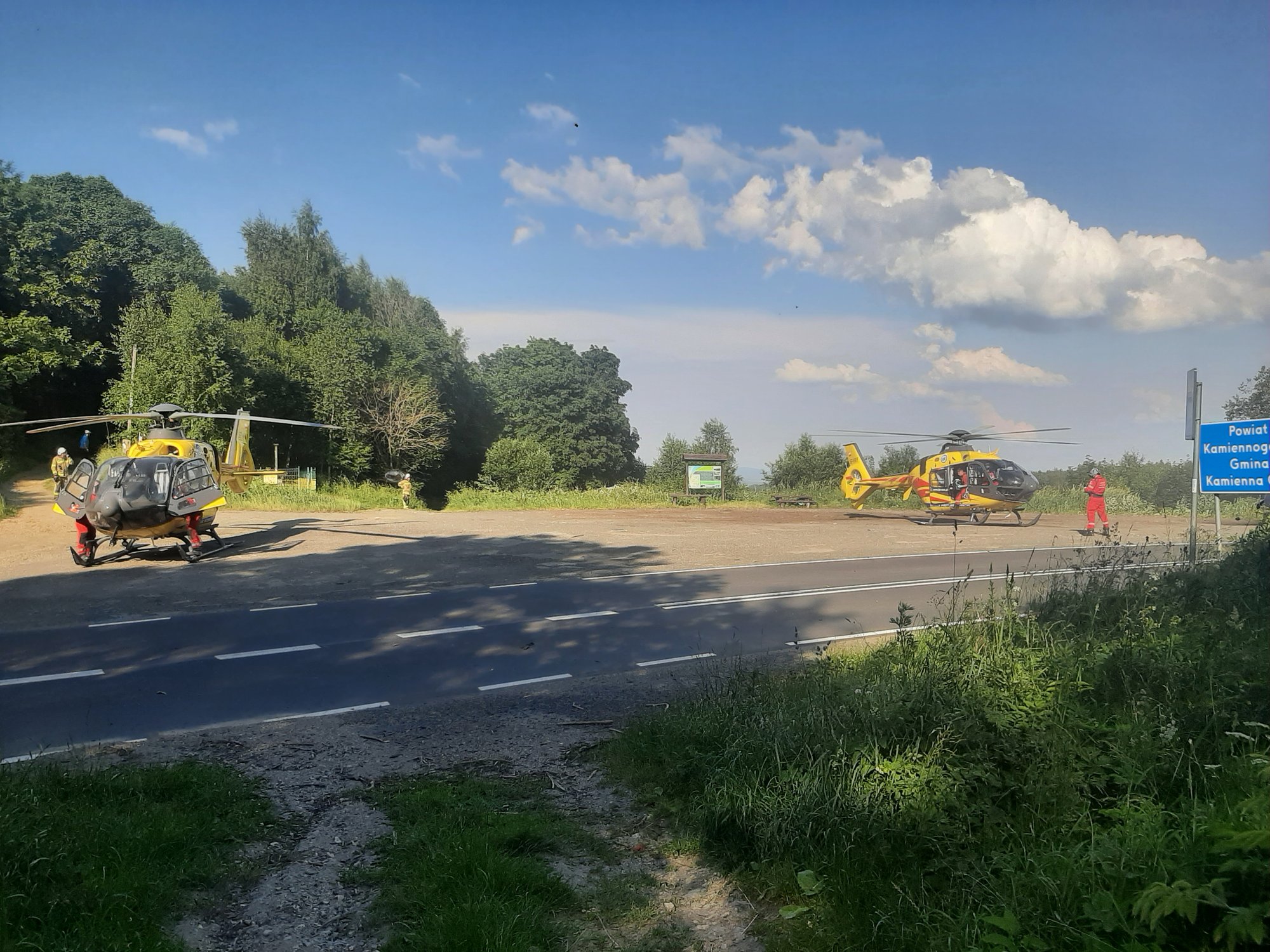 wypadek-autokaru-z-pasazerami-na-przeeczy-kowarskiej-106666