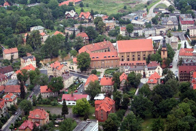 Cieplicka kolegiata to najstarszy i najcenniejszy zabytek w uzdrowisku.