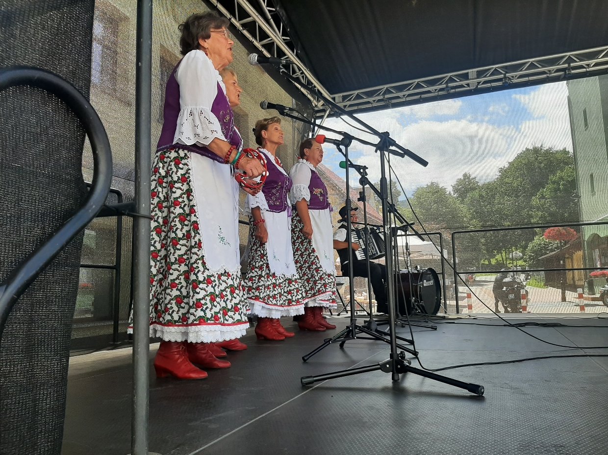 kowarskie-stragany-z-muzyka-i-zabawa-106846