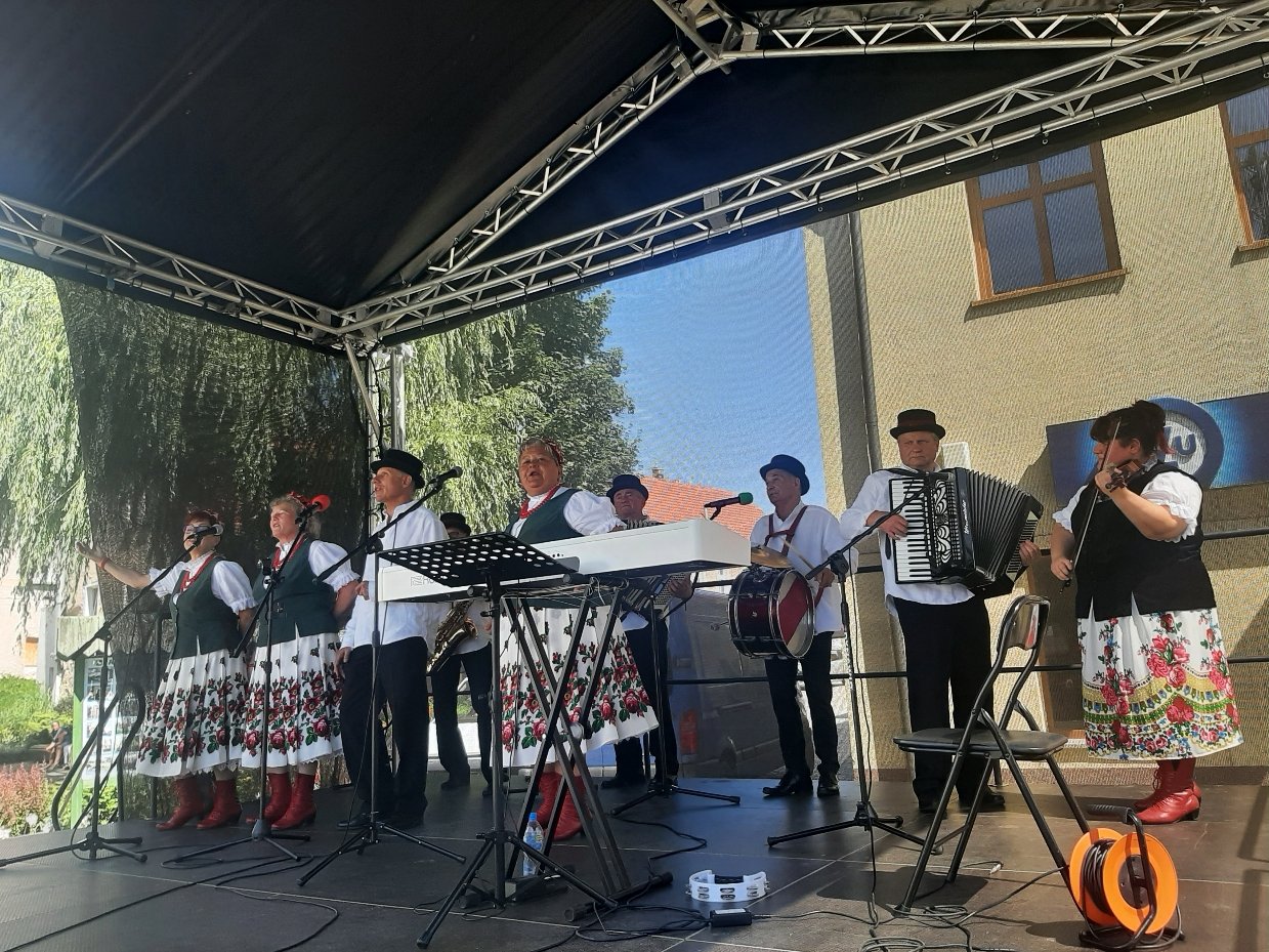 kowarskie-stragany-z-muzyka-i-zabawa-106846