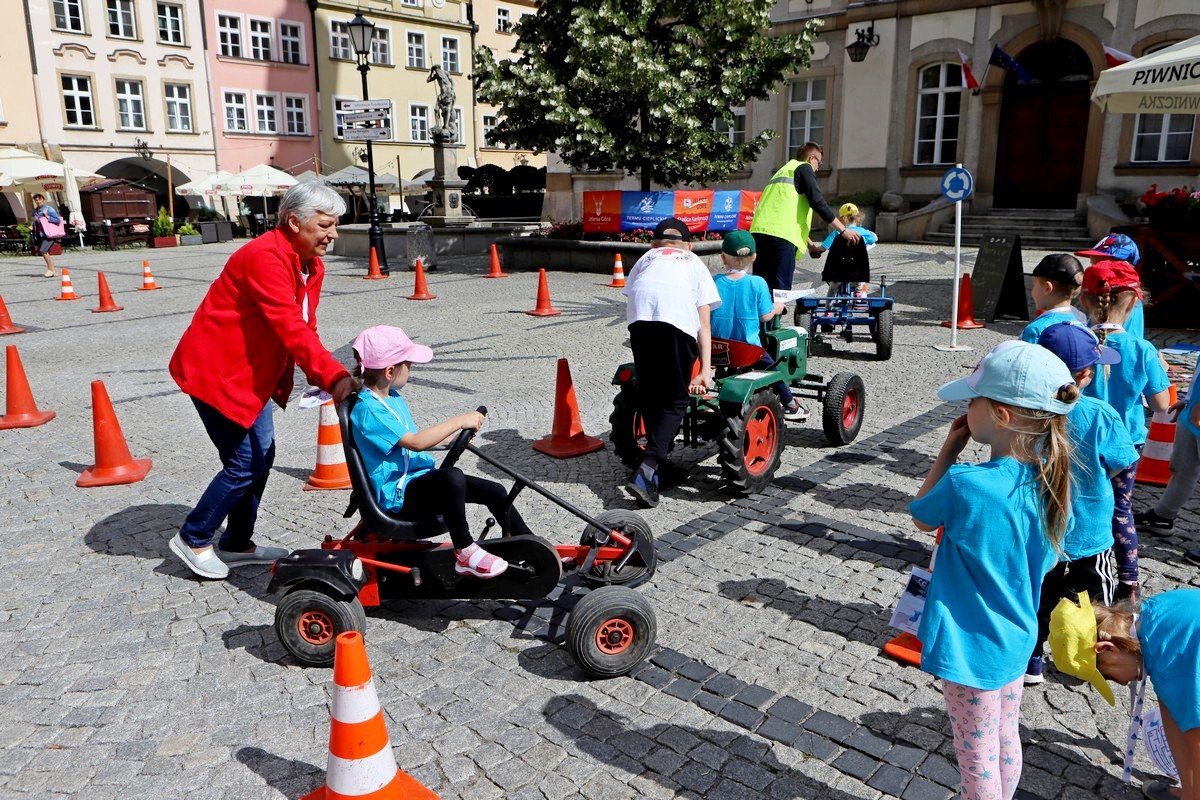 bezpieczne-wakacje-festyn-w-centrum-107089