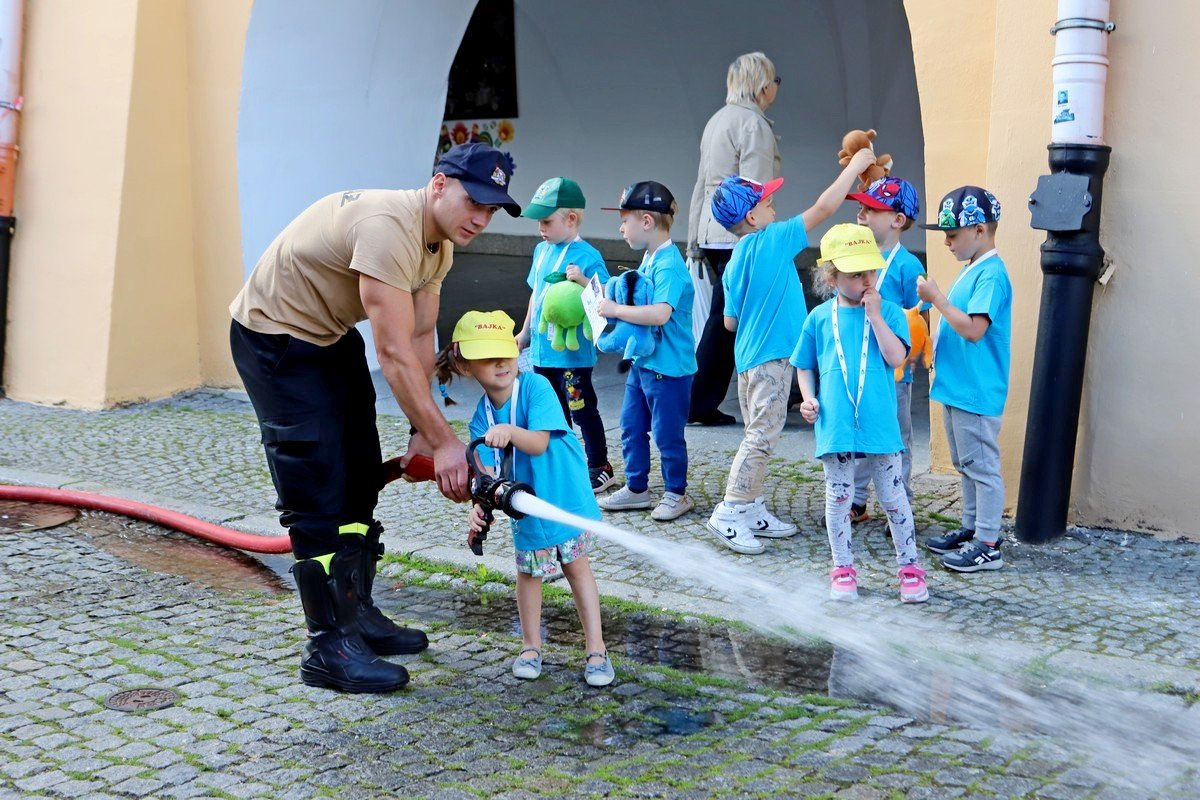 bezpieczne-wakacje-festyn-w-centrum-107089