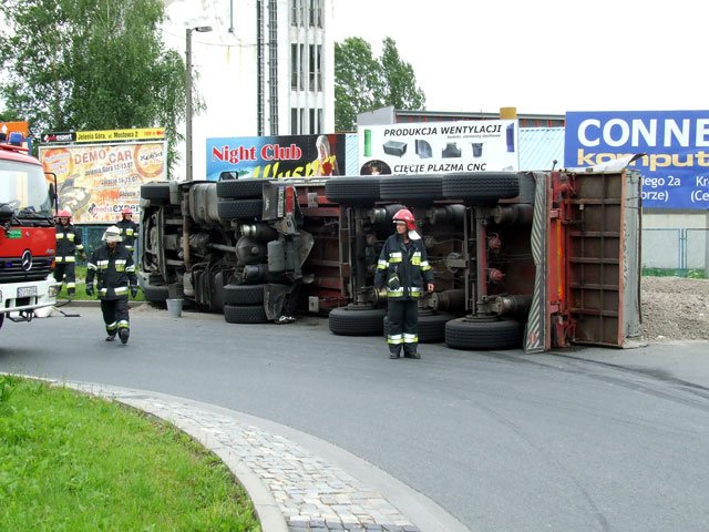 Wielu zmotoryzowanych twierdzi, że rondo jest źle zaprojektowane, zwłaszcza dla potrzeb pojazdów ciężarowych i ciągników z naczepami.