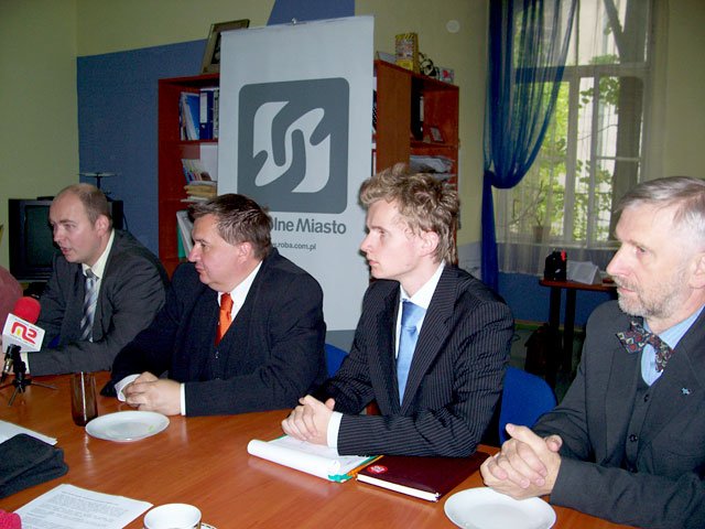 Ubiegłoroczna konferencja przedwyborcza Wspólnego Miasta. Od lewej: Miłosz Sajnog, Robert Prystrom, Oliwer Kubicki oraz Jerzy Liber.