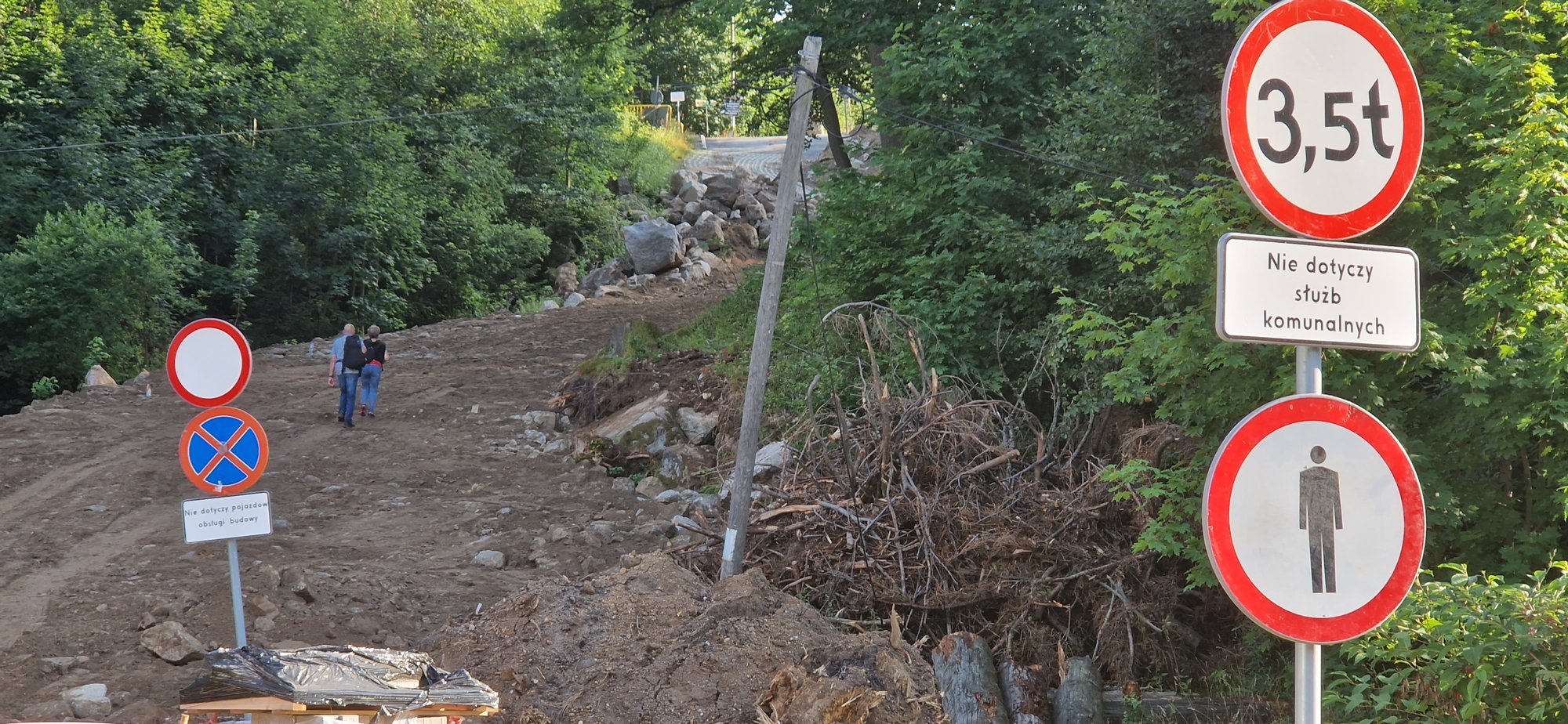 do-wodospadu-przez-plac-budowy-107675