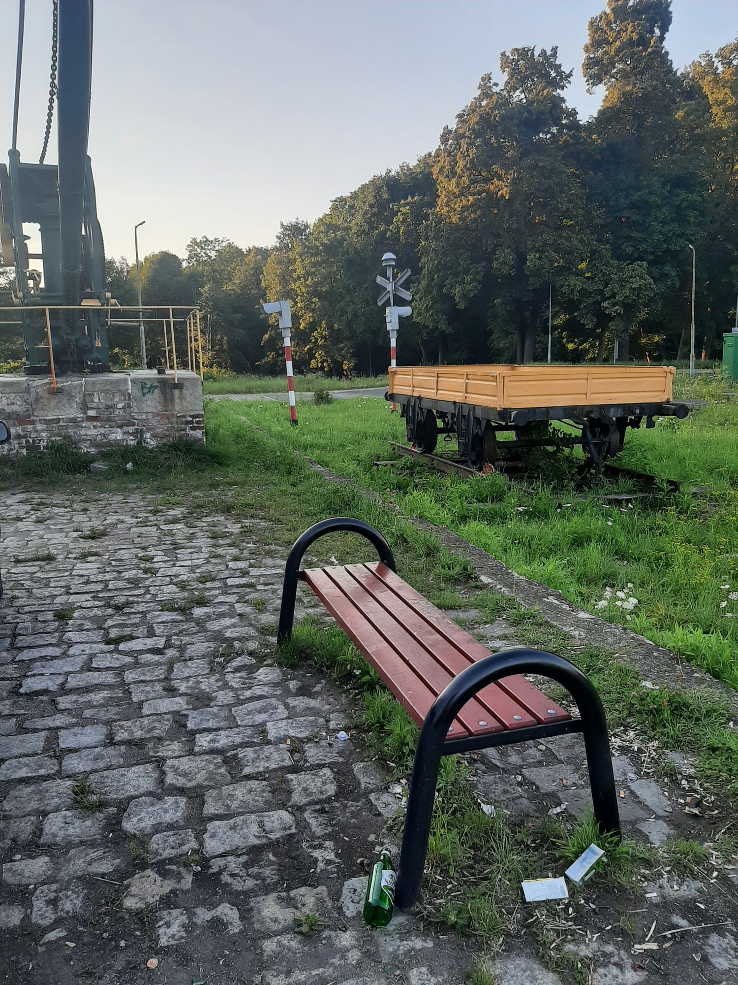 zasmiecony-skansen-107853