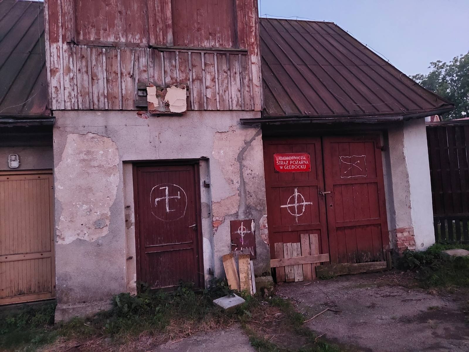 swastyka-na-remizie-107868