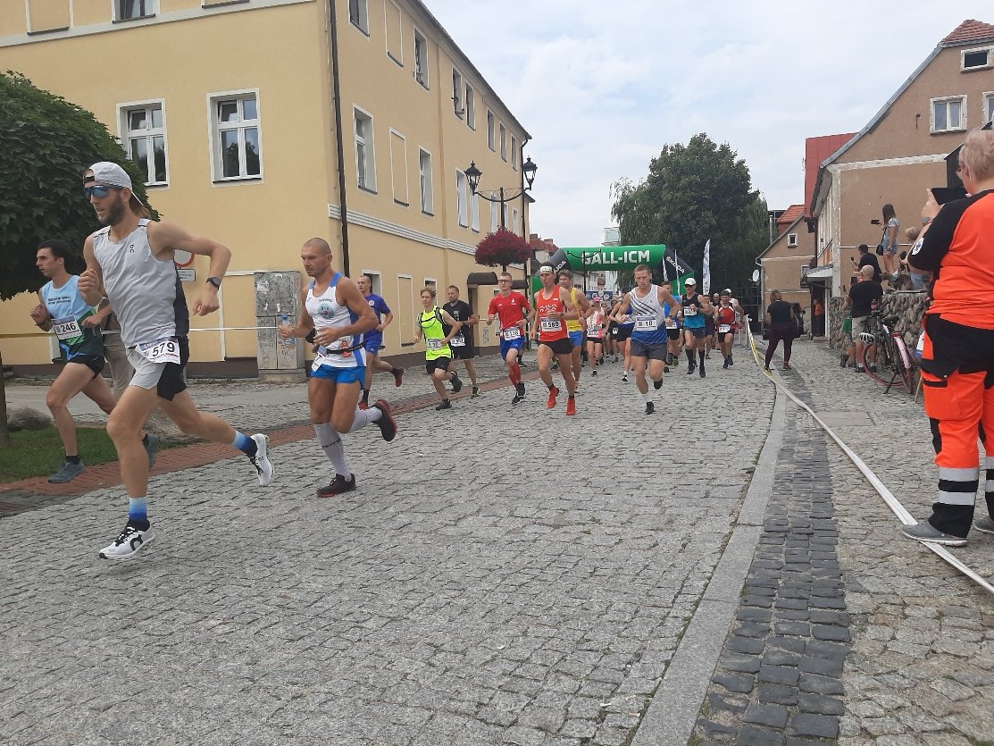 pobiegli-na-okraj-107916