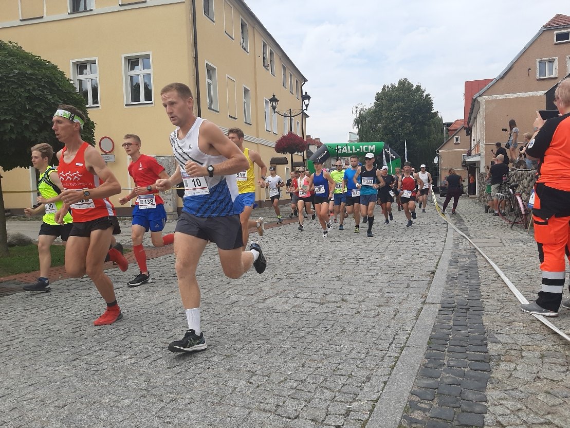 pobiegli-na-okraj-107916