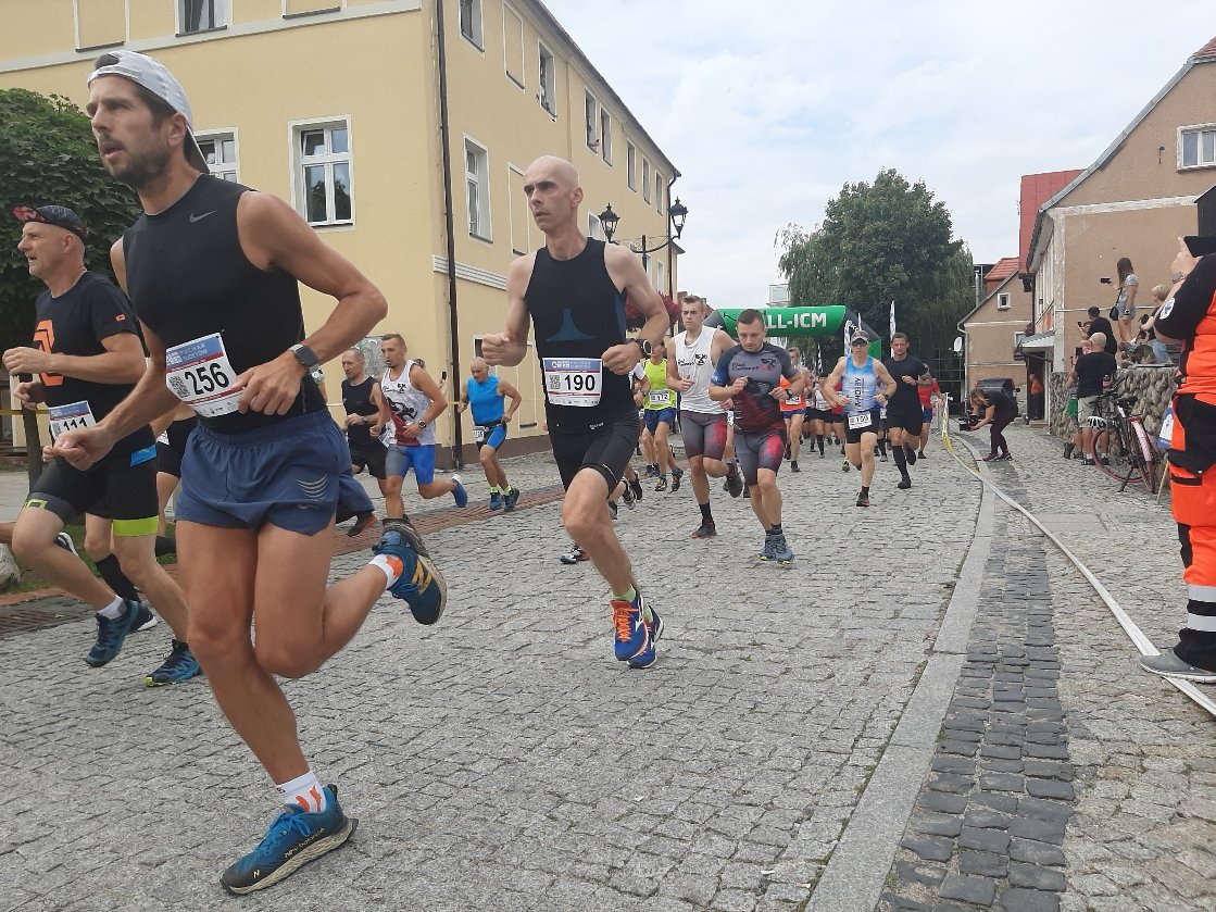 pobiegli-na-okraj-107916
