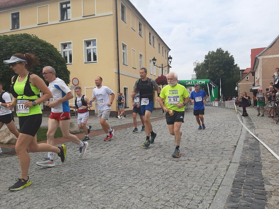 pobiegli-na-okraj-107916
