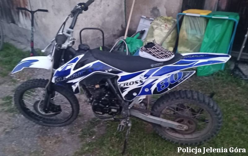 policjanci-zatrzymali-zodzieja-i-odzyskali-motocykl-107925