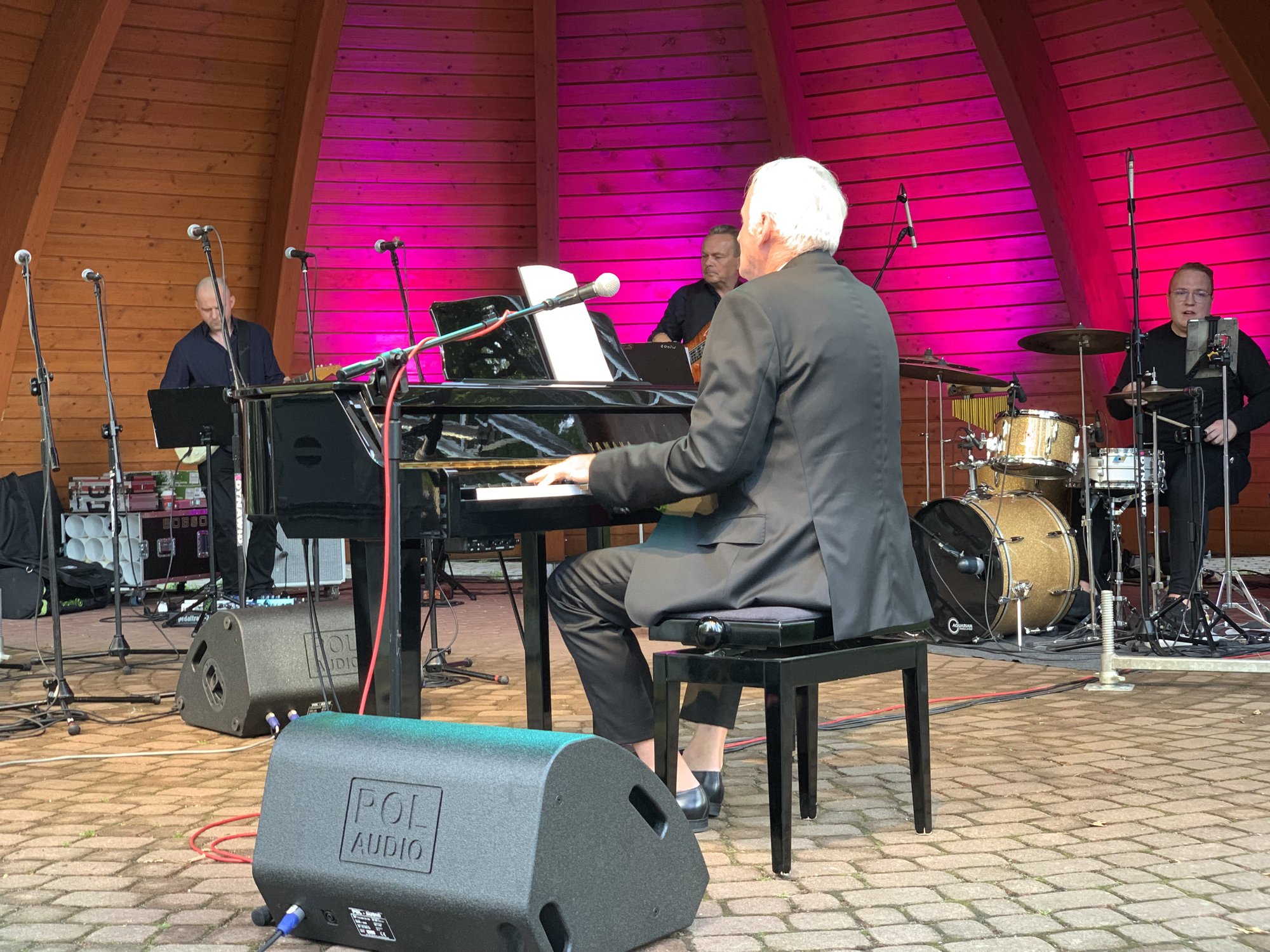koncert-krzesimira-debskiego-pod-sniezka-107935