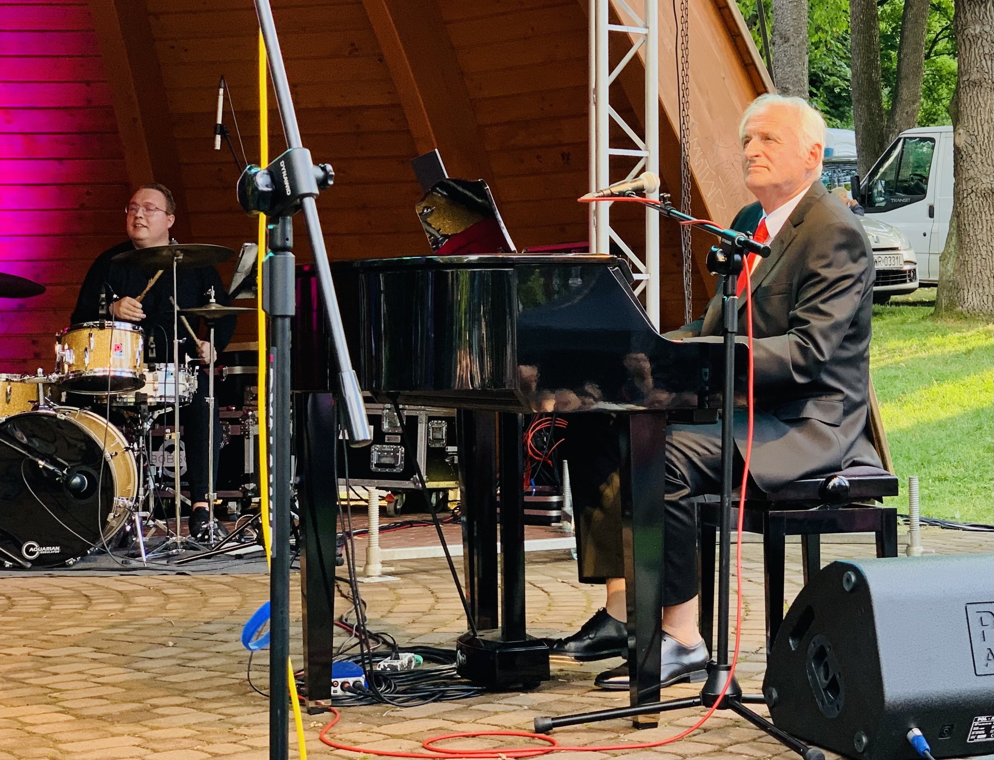 koncert-krzesimira-debskiego-pod-sniezka-107935