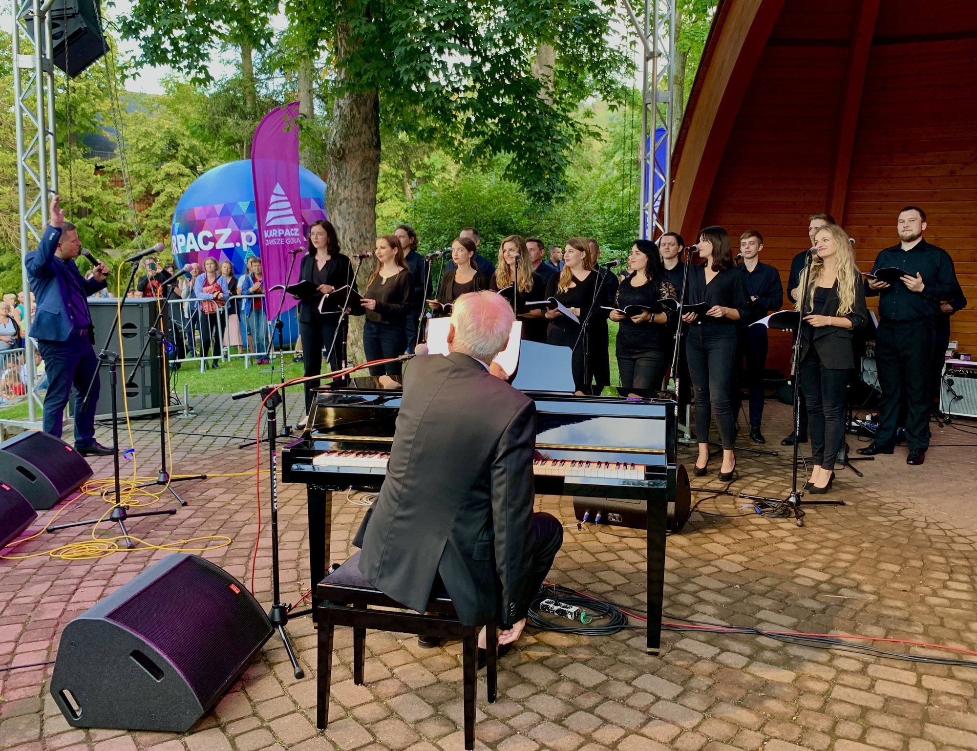 koncert-krzesimira-debskiego-pod-sniezka-107935