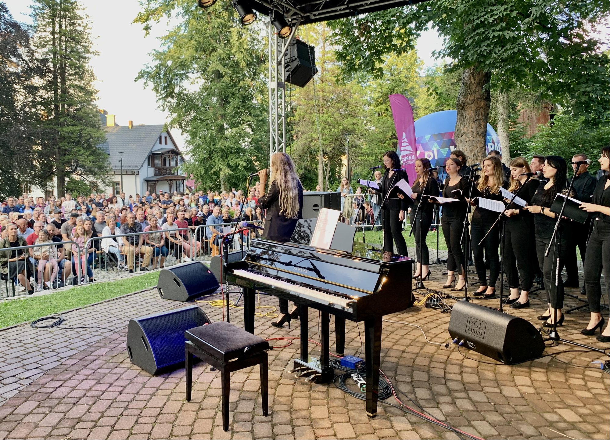 koncert-krzesimira-debskiego-pod-sniezka-107935
