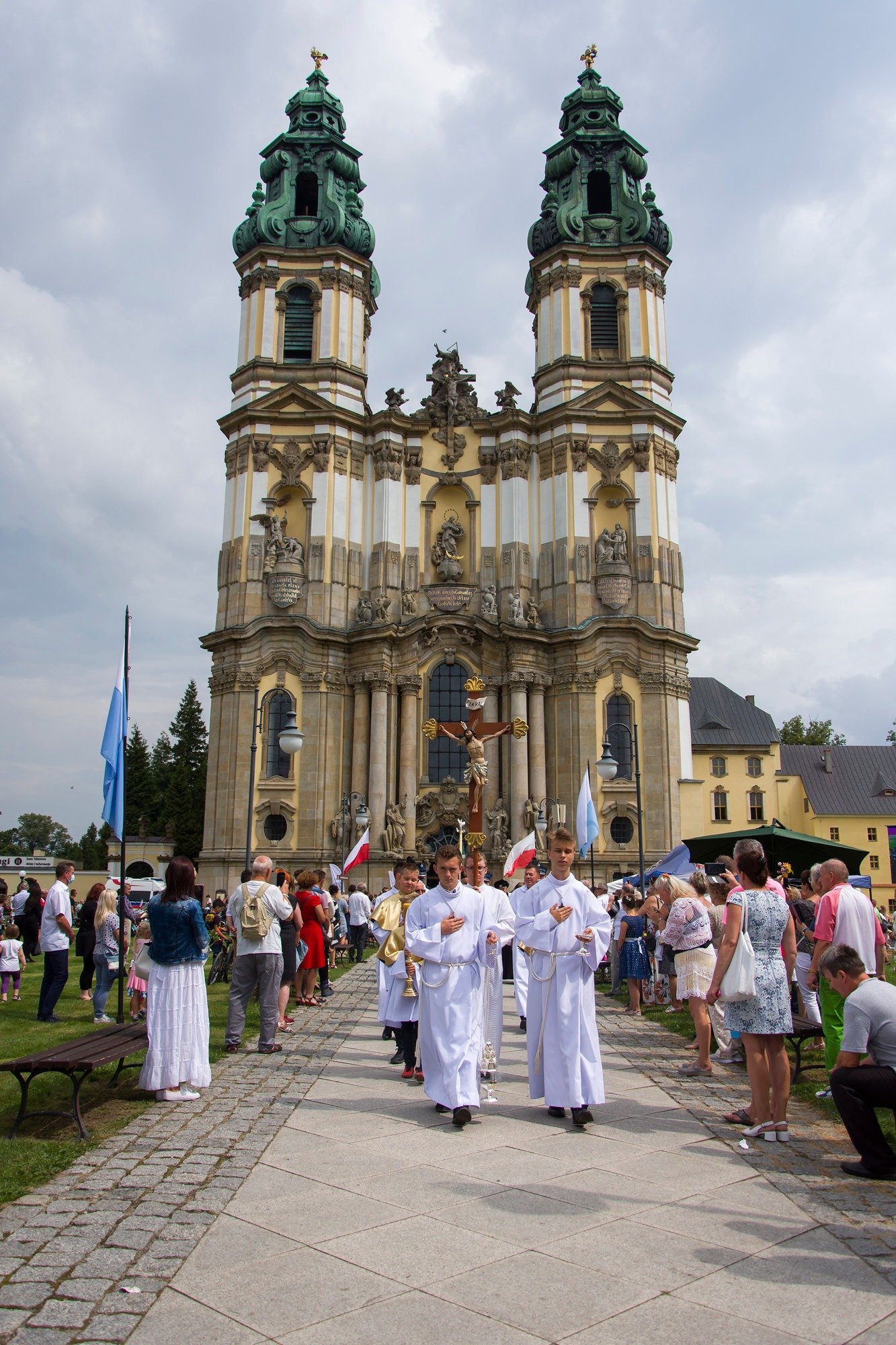 tumy-wiernych-na-odpuscie-w-krzeszowie-107948