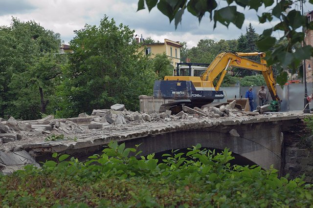 Kuracjusze i ciepliczanie mają utrudniony dostęp do placu Piastowskiego.