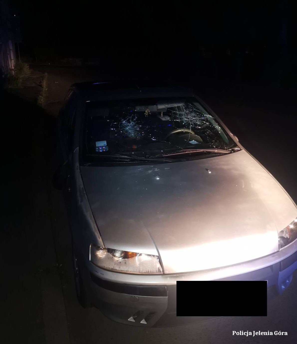 zdemolowa-auto-i-zadzwoni-na-policje-108035