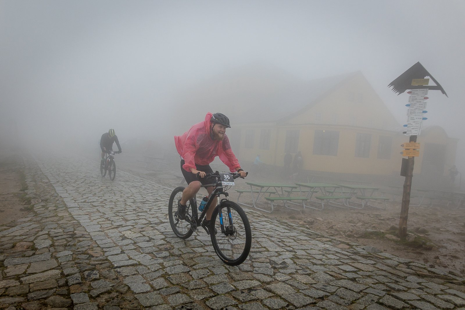 uphill-race-sniezka-w-strugach-deszczu-108093
