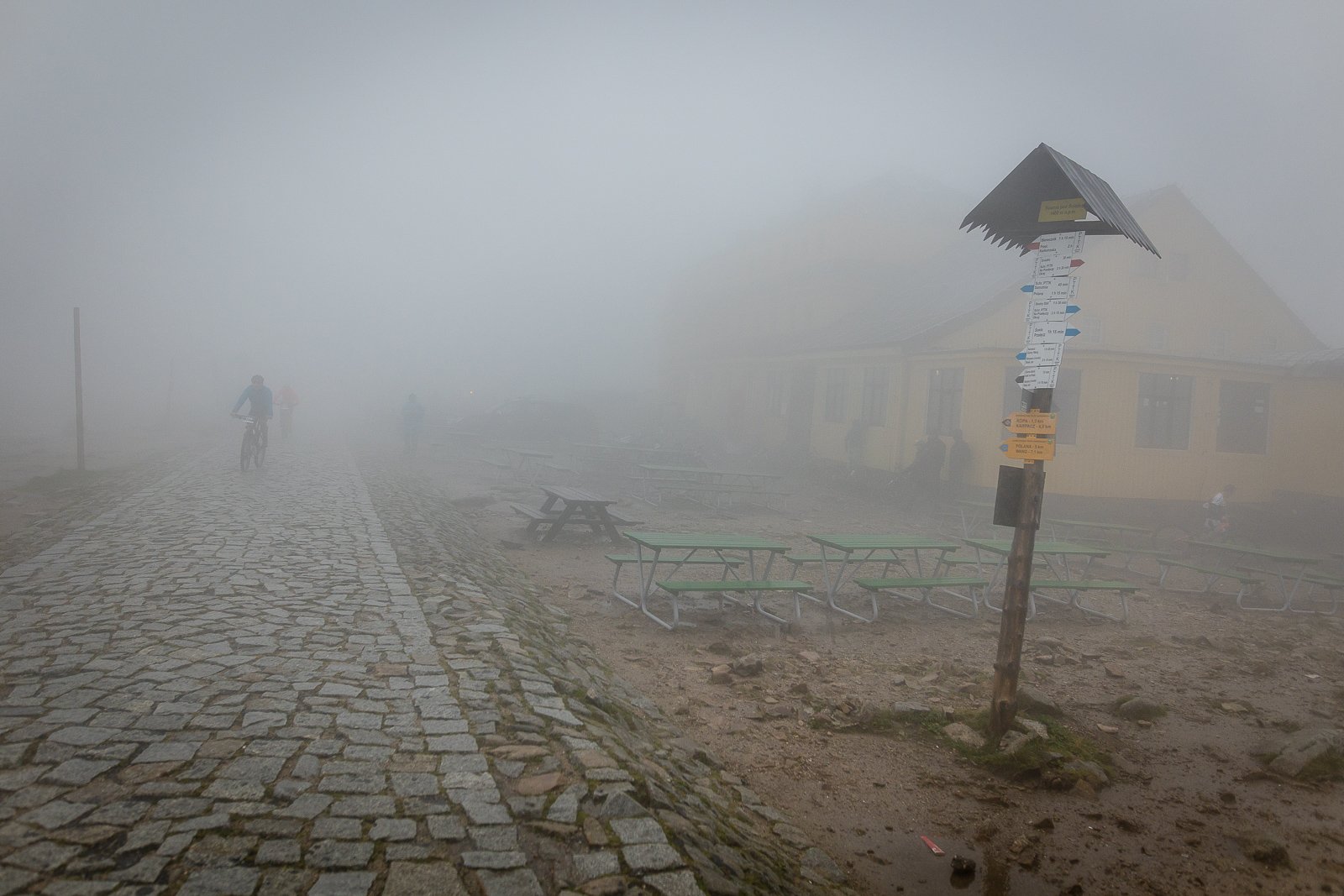uphill-race-sniezka-w-strugach-deszczu-108093