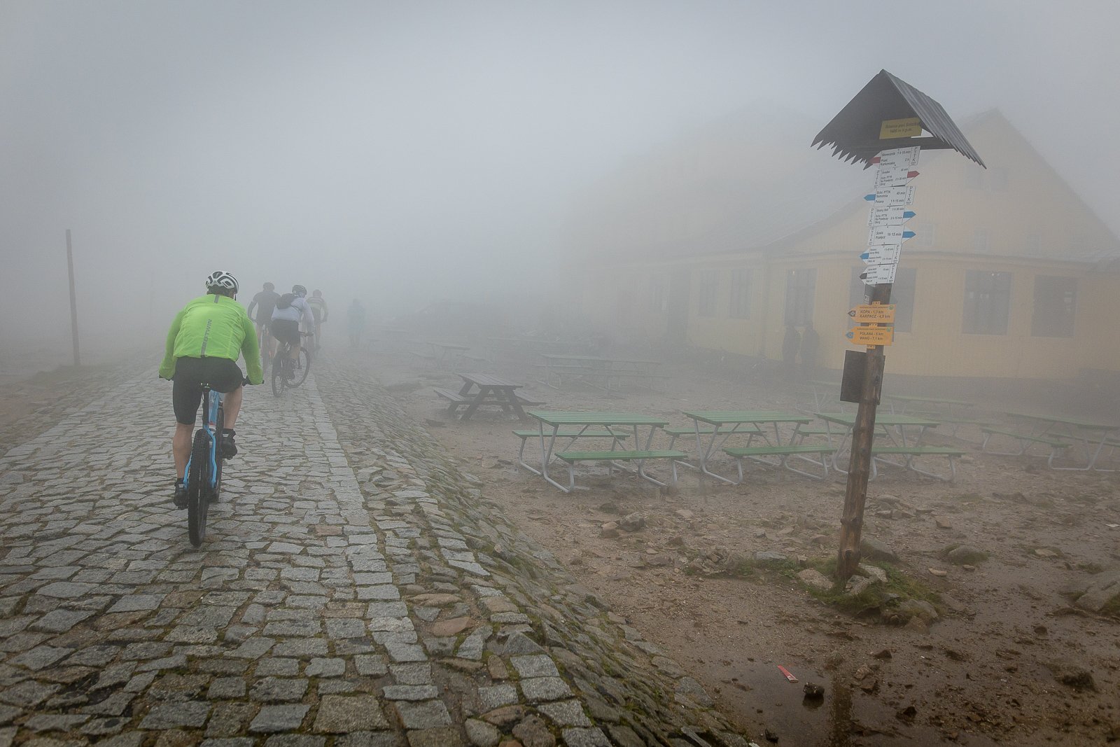 uphill-race-sniezka-w-strugach-deszczu-108093