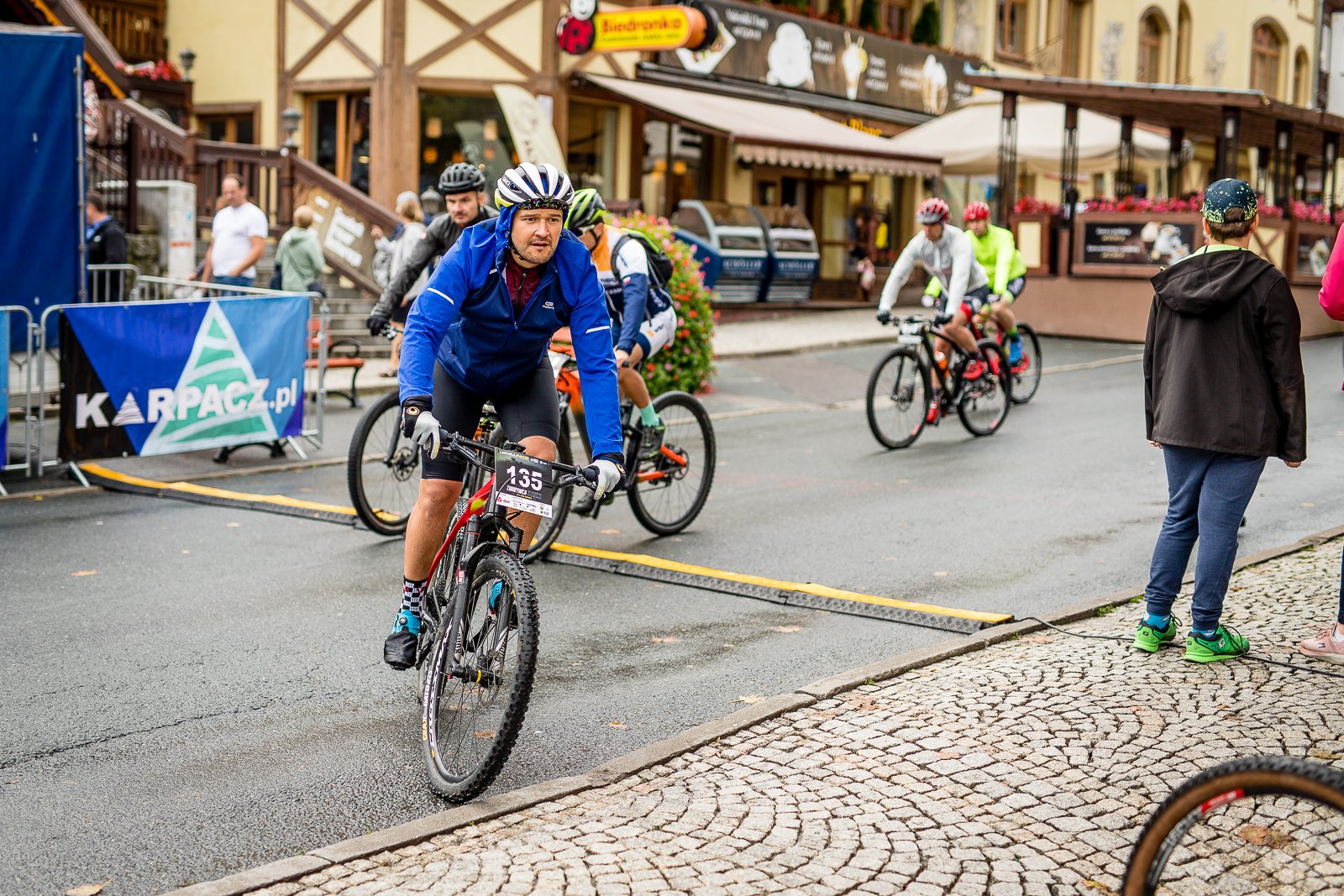 uphill-race-sniezka-w-strugach-deszczu-108093