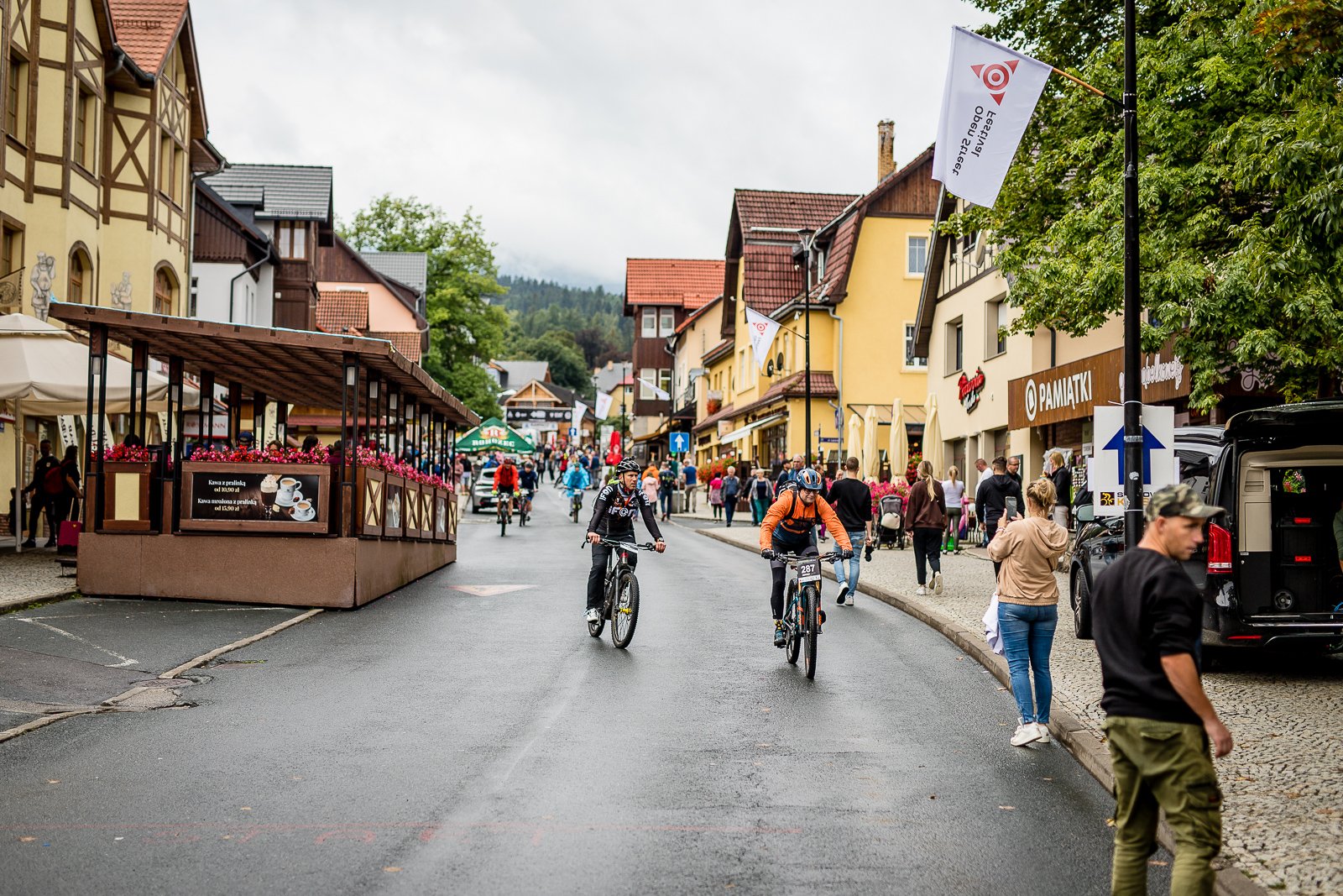uphill-race-sniezka-w-strugach-deszczu-108093
