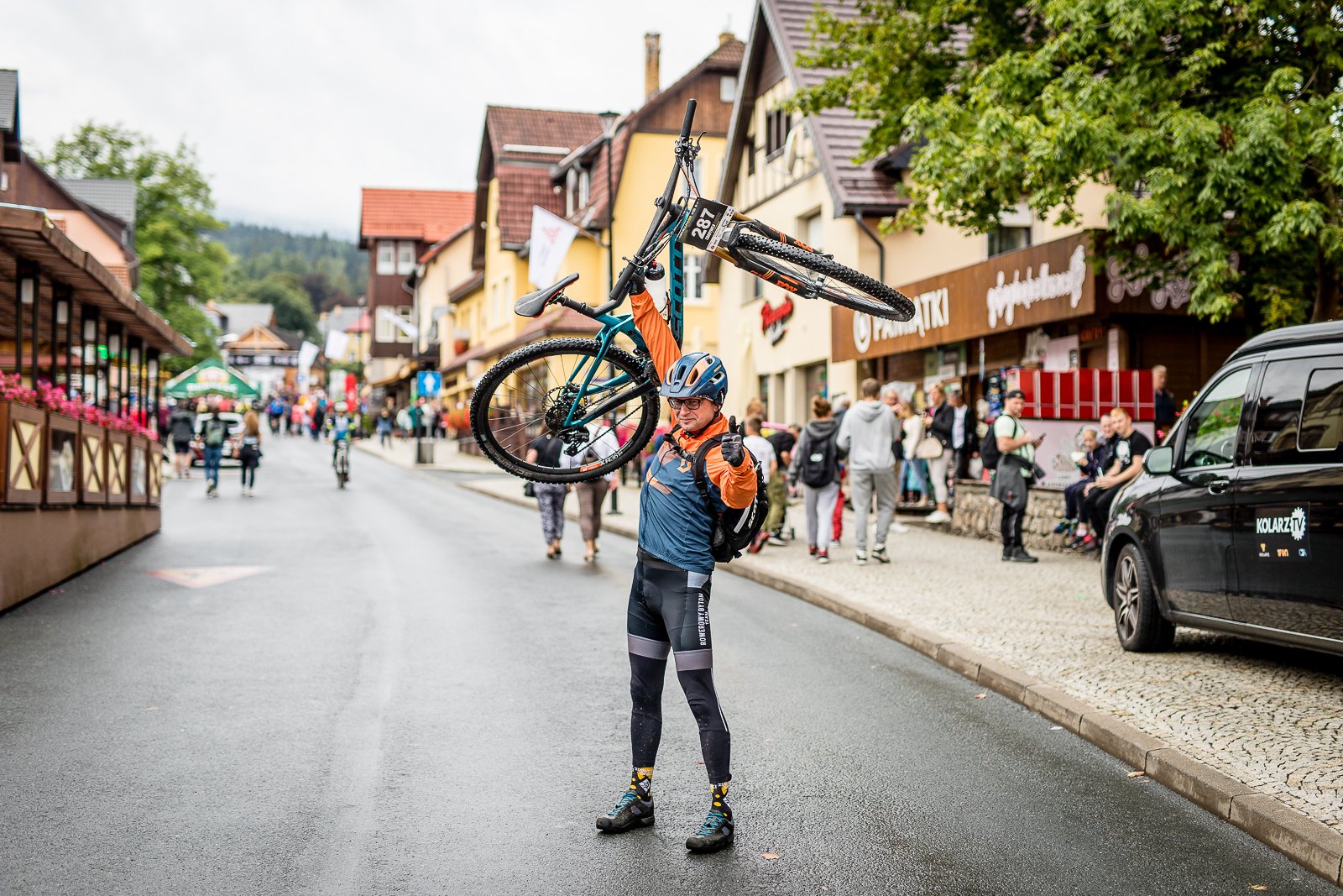 uphill-race-sniezka-w-strugach-deszczu-108093