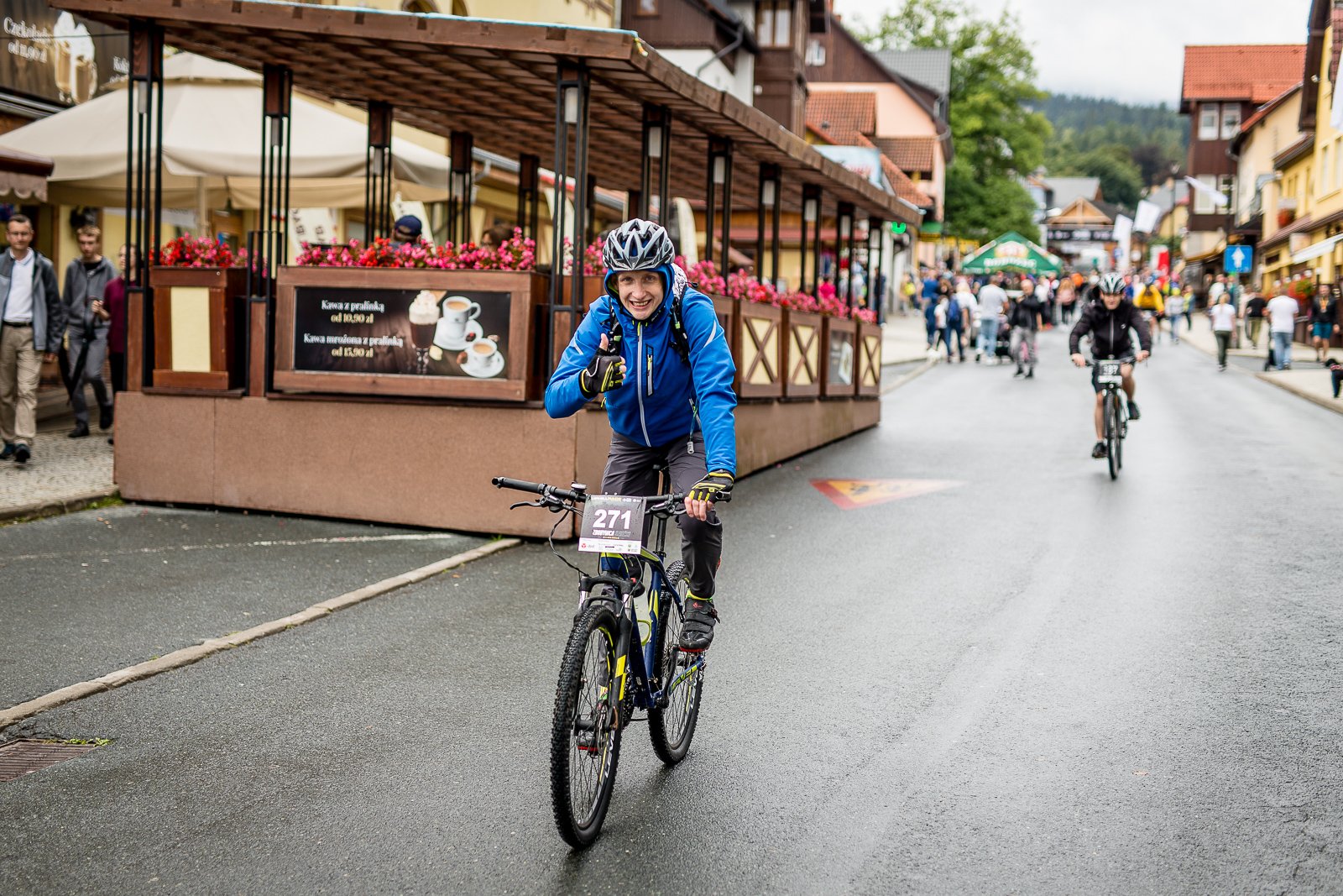 uphill-race-sniezka-w-strugach-deszczu-108093