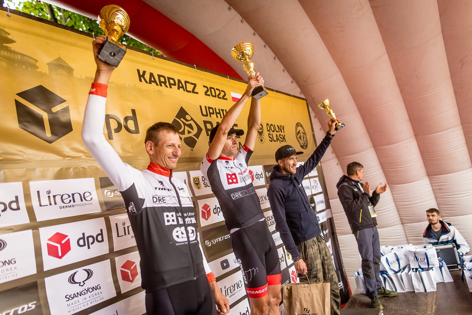 uphill-race-sniezka-w-strugach-deszczu-108093