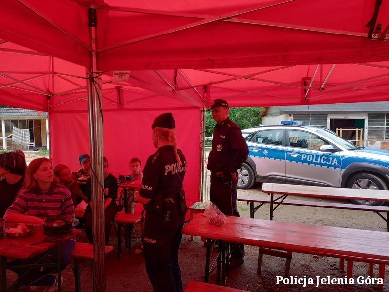 policjanci-u-harcerzy-108144