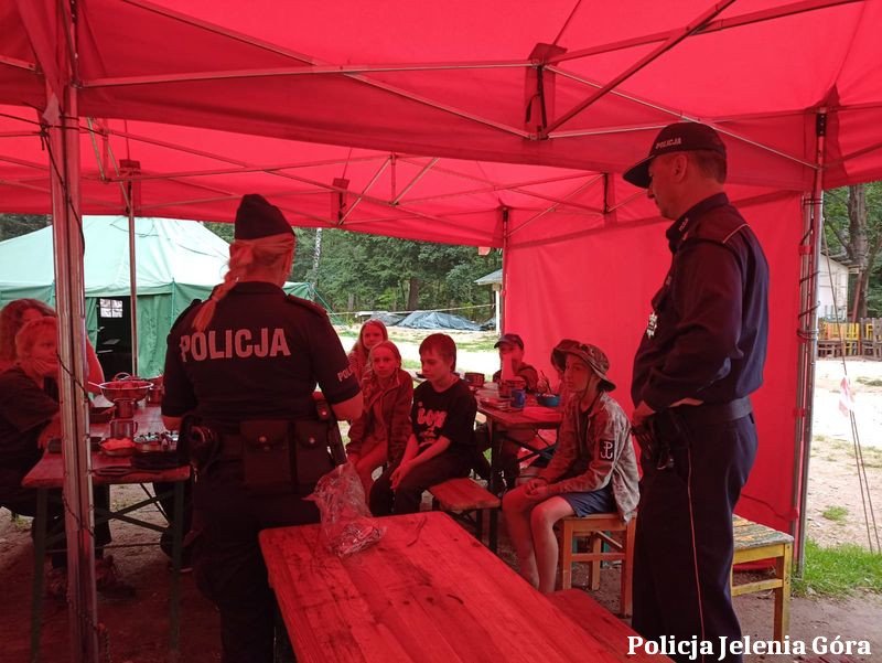 policjanci-u-harcerzy-108144